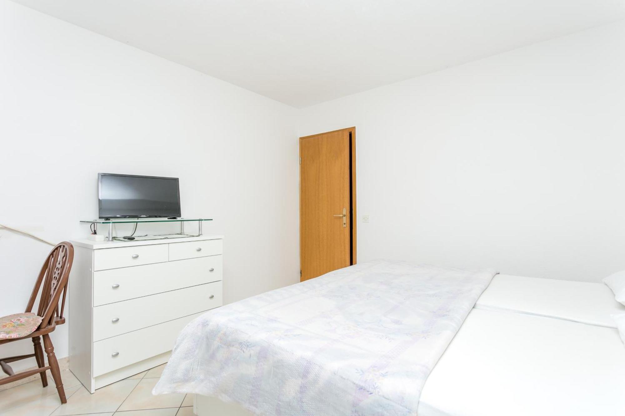 Seaside Apartments With A Swimming Pool Okrug Gornji, Ciovo - 11374 Trogir Bilik gambar