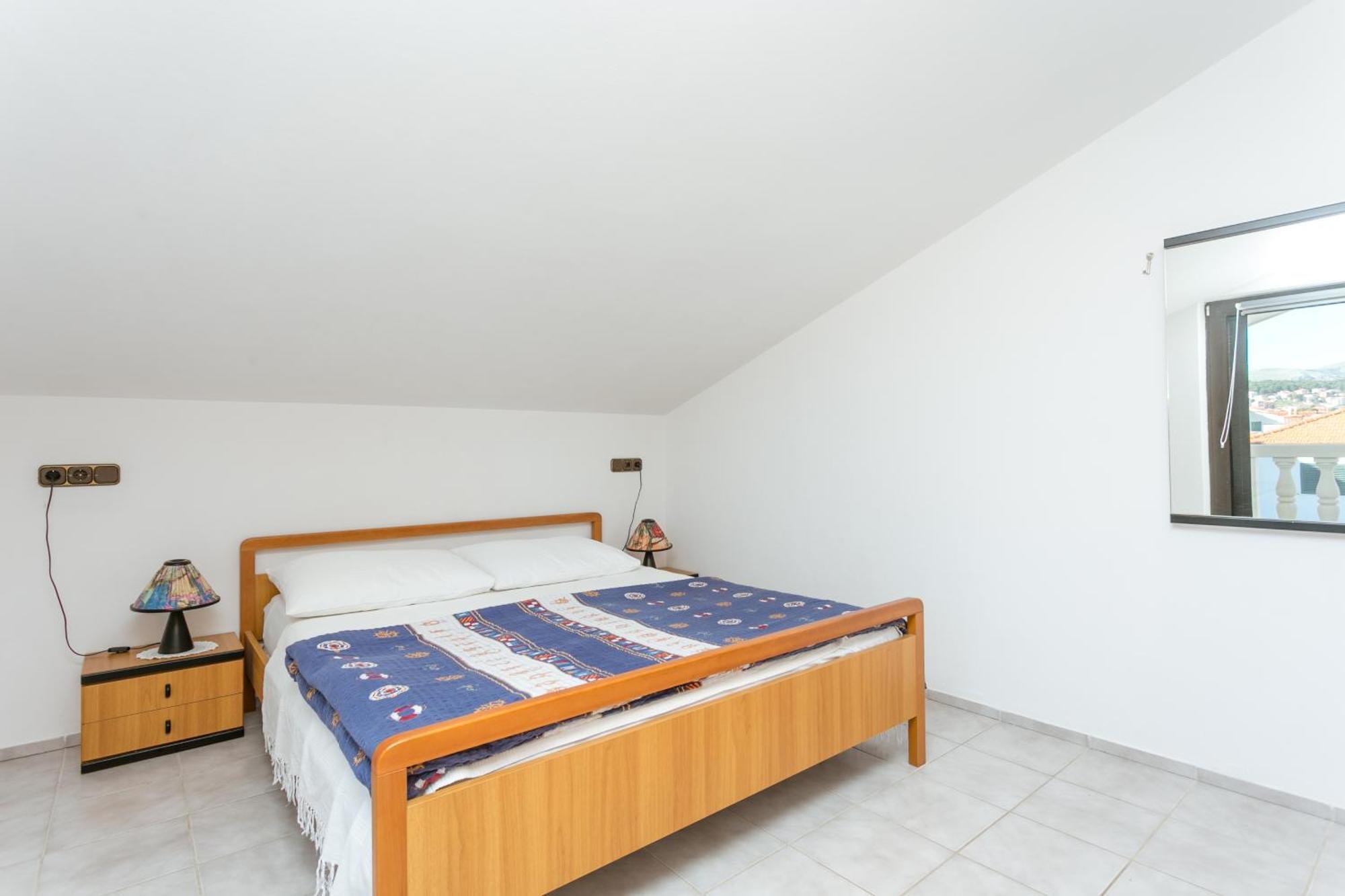 Seaside Apartments With A Swimming Pool Okrug Gornji, Ciovo - 11374 Trogir Bilik gambar