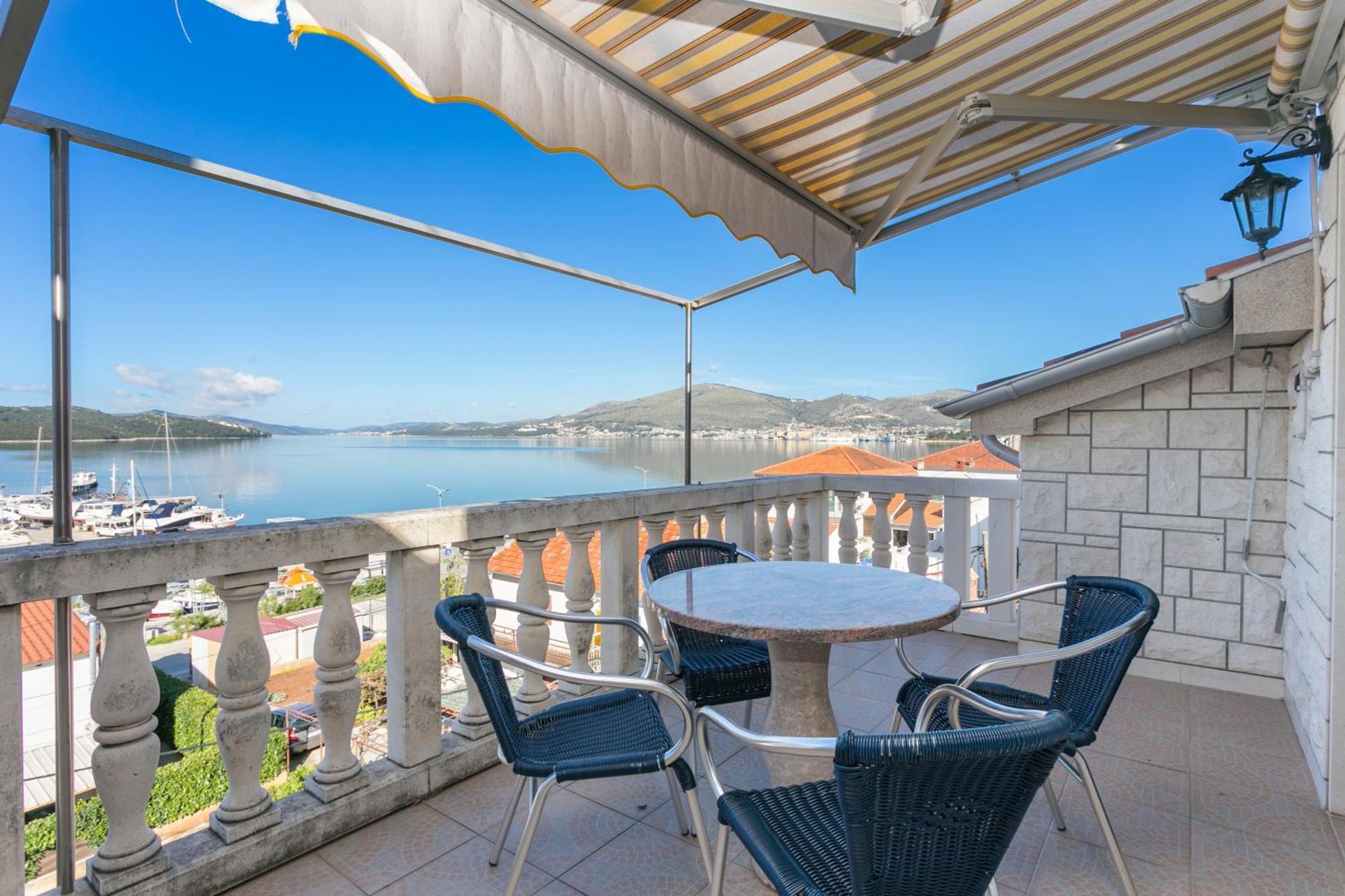 Seaside Apartments With A Swimming Pool Okrug Gornji, Ciovo - 11374 Trogir Luaran gambar