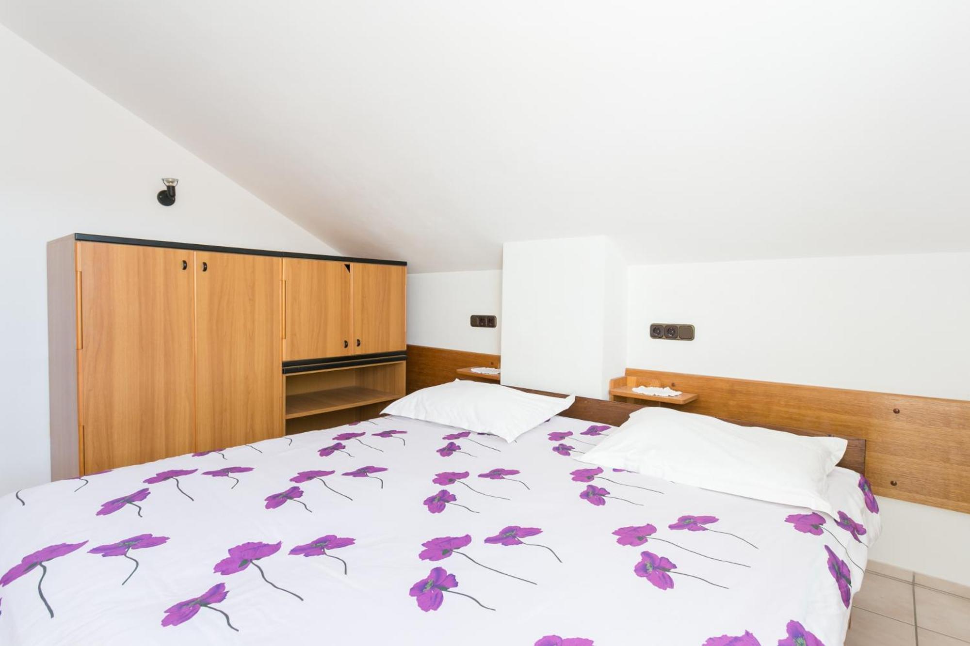 Seaside Apartments With A Swimming Pool Okrug Gornji, Ciovo - 11374 Trogir Bilik gambar