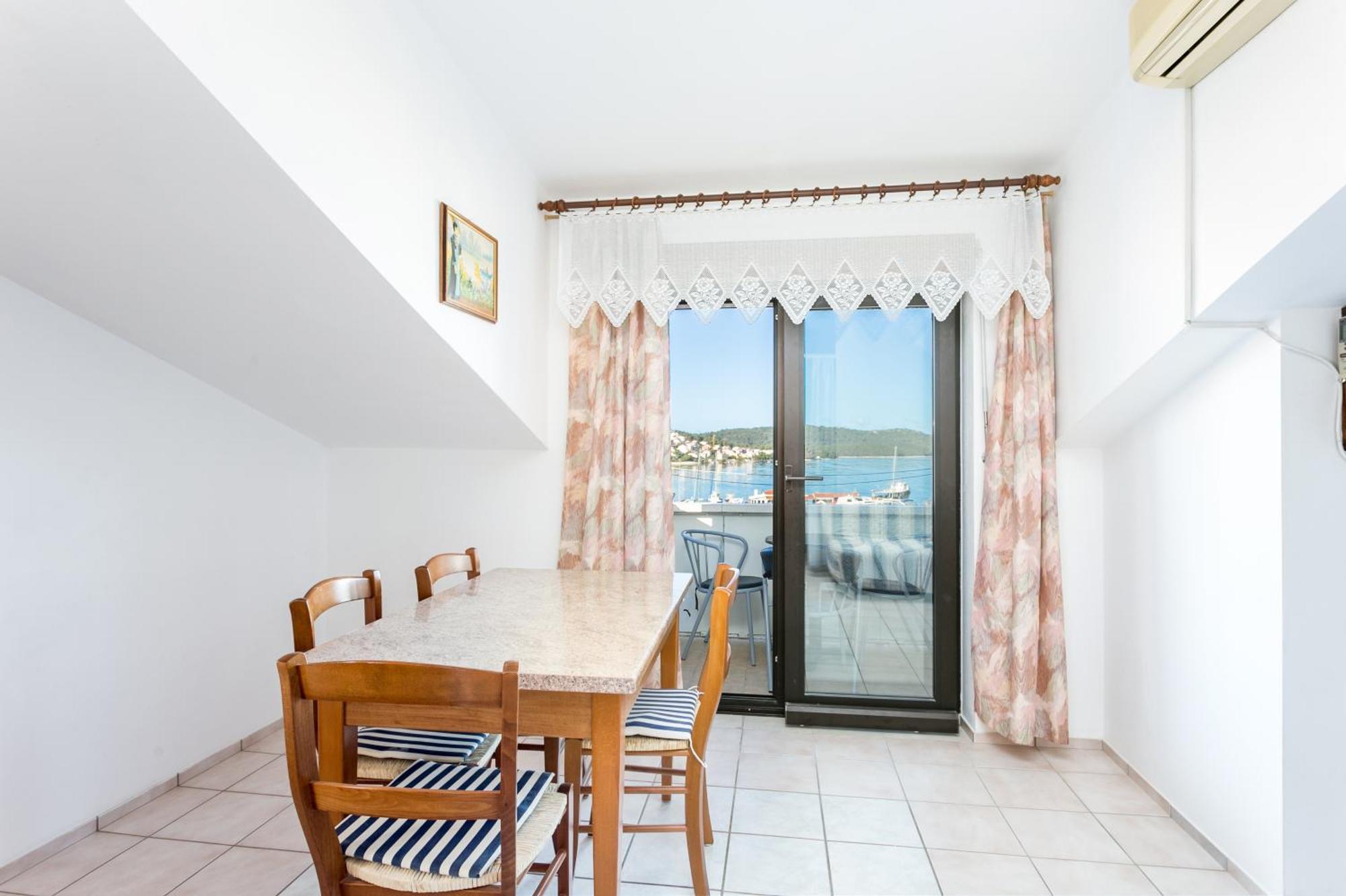 Seaside Apartments With A Swimming Pool Okrug Gornji, Ciovo - 11374 Trogir Luaran gambar