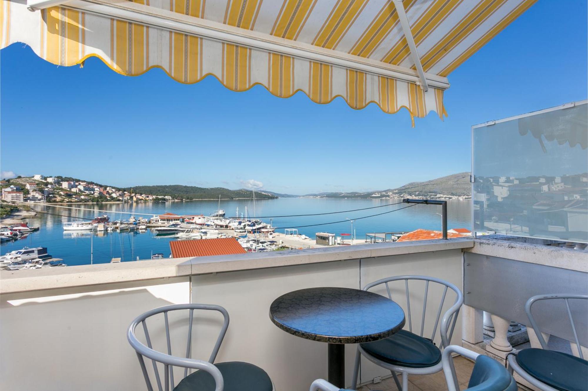 Seaside Apartments With A Swimming Pool Okrug Gornji, Ciovo - 11374 Trogir Luaran gambar
